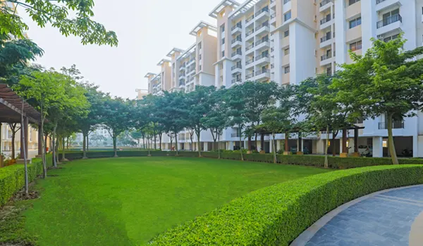 Urbana Jewels Apartment